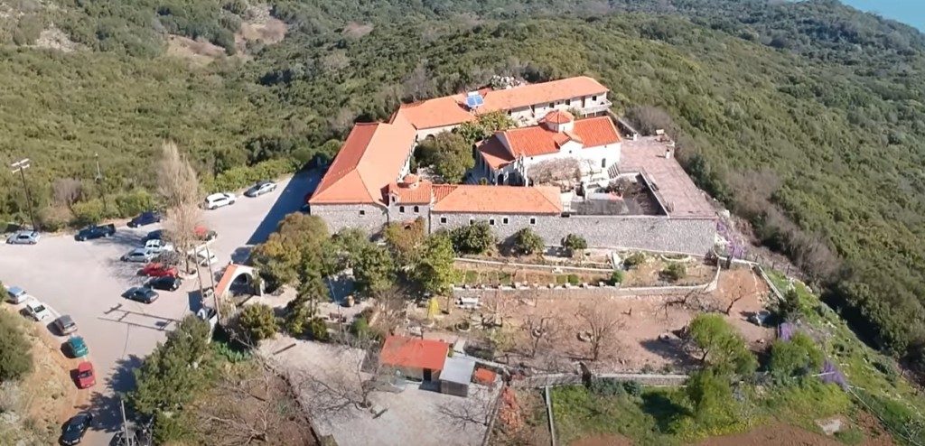 Αγρίνιο: Ανεβαίνοτας στο μοναστήρι της Παναγίας στο Λιγοβίτσι (Βίντεο)