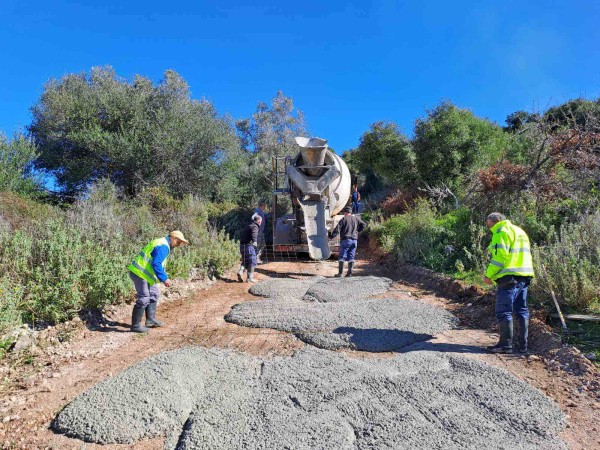Ξηρόμερο: Παρέμβαση τσιμεντόστρωσης στη Κοινότητα Παπαδάτου
