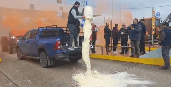 Δυναμική η παρουσία των αγροτών από Βόνιτσα και Πρέβεζα στα διόδια του Ακτίου