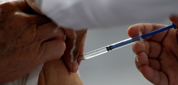 Εμβόλιο AstraZeneca: Υπάρχει σύνδεση με τις θρομβώσεις, λέει ο επικεφαλής εμβολίων του EMA