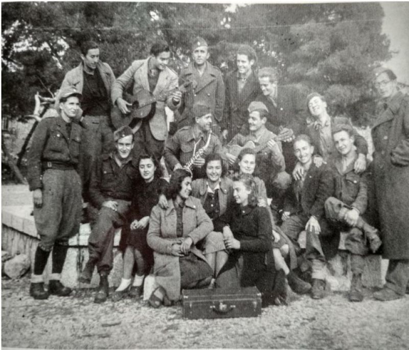 Η “Λαϊκή Σκηνή” στο Αγρίνιο το 1945
