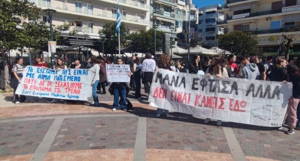 Αγρίνιο - Τέμπη: Νέα συγκέντρωση από μαθητές και φοιτητές στην κεντρική πλατεία