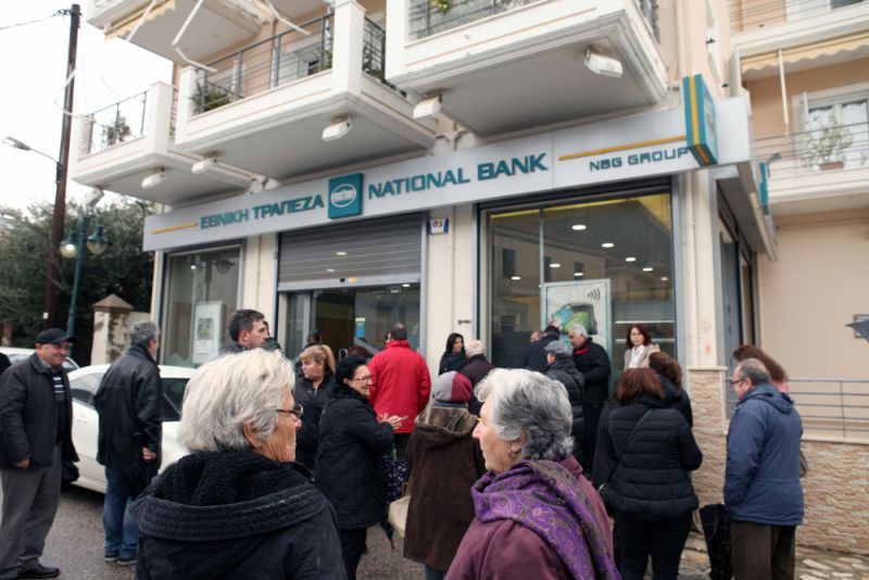 Aγώνας και από τις γυναίκες του Αστακού ενάντια στο κλείσιμο της Εθνικής Τράπεζας