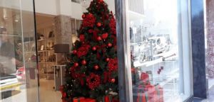 Διαγωνισμός βιτρίνας από το Δήμο Αγρινίου – Τα καταστήματα φορούν τα γιορτινά τους!
