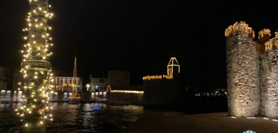 Ναύπακτος: Σε μαγεύει το Χριστουγεννιάτικο λιμάνι(Video-Φωτο)