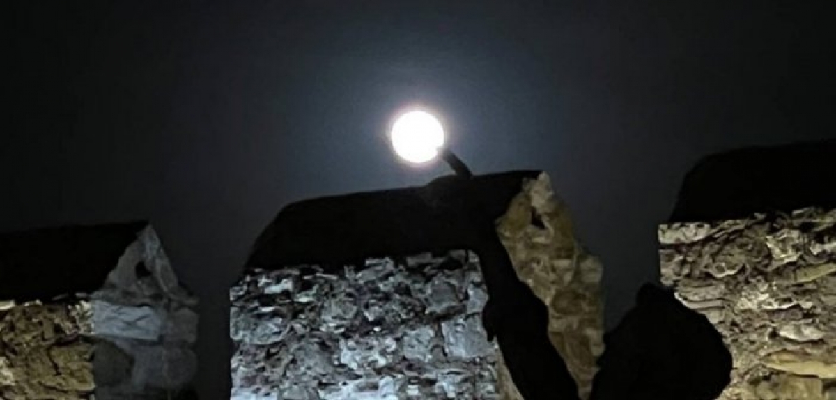 To ολόγιομο φεγγάρι στη γραφική Ναύπακτο (εικόνες – video)