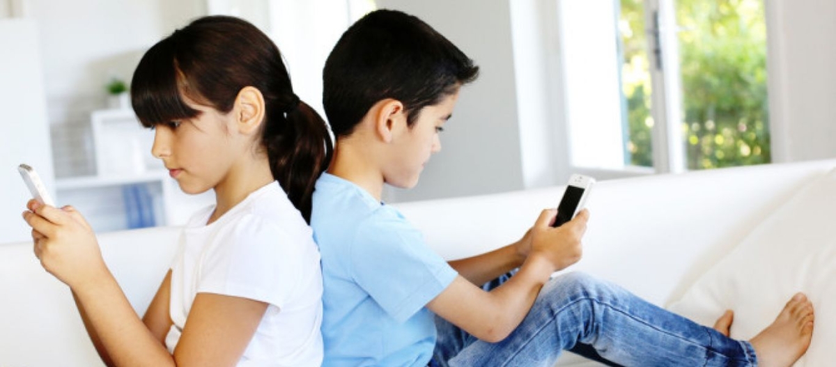 Συμβουλές για να μειώσετε το χρόνο που κάθεται με το κινητό τηλέφωνο το παιδί σας
