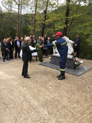 «Ημέρα Μνήμης Πεσόντων Πυροσβεστών»: Συγκίνηση στην Επιμνημόσυνη Δέηση στο Μνημείο του πυρονόμου Ιωάννη Κωστάκη