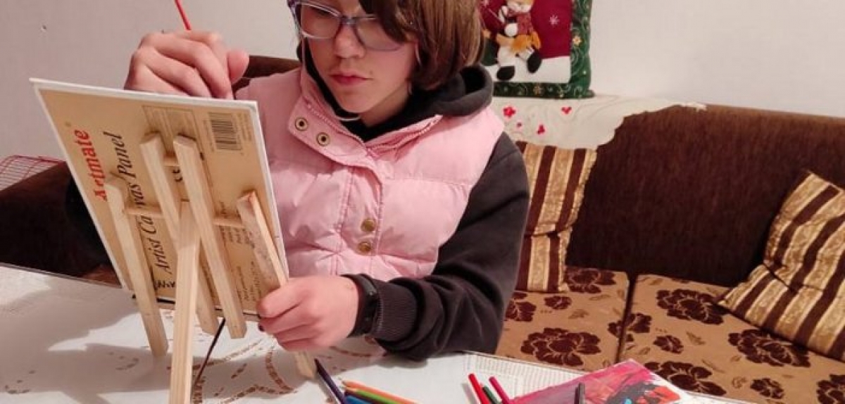Καλύβια Αγρινίου: Η 11χρονη Νεκταρία ζωγραφίζει για φιλανθρωπικό σκοπό