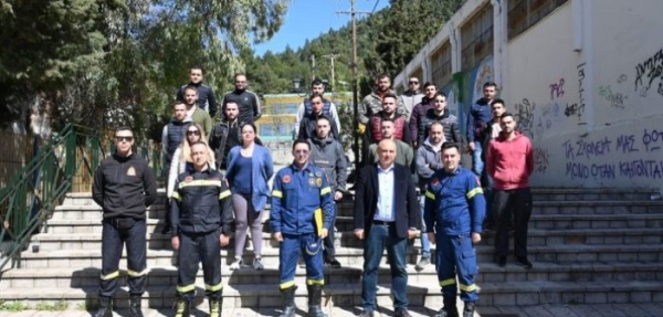Ναύπακτος: Έτοιμοι να μπουν στη δράση οι εθελοντές πυροσβέστες
