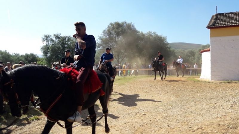 Οι καβαλάρηδες της Βόνιτσας στο ξωκλήσι του Αι Γιώργη…