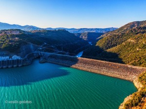 Λίμνη Κρεμαστών-βίντεο: πως έδωσε ρεύμα στην Ελλάδα και χωριά βυθίστηκαν, το άγνωστο όνομα του φράγματος