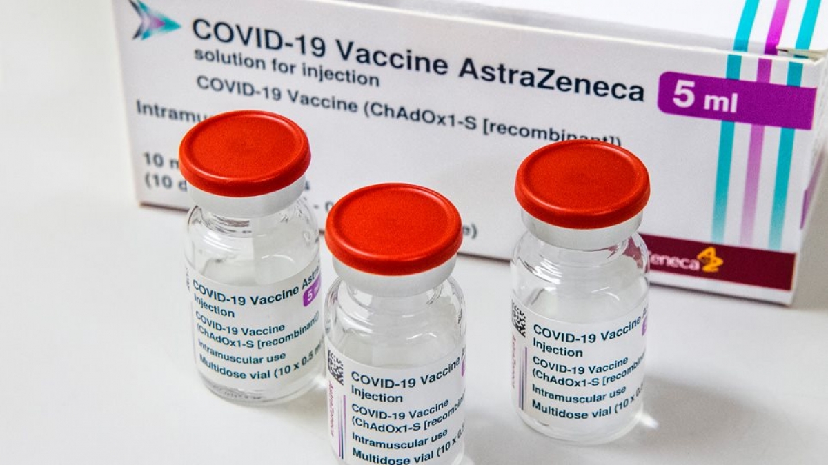 ΕΟΦ για εμβόλιο AstraZeneca: Πέντε περιστατικά θρομβώσεων σε 900.000 εμβολιασμούς