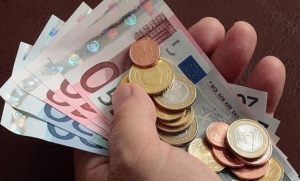 Νέο έκτακτο επίδομα 200 ευρώ: Ποιοι θα το πάρουν