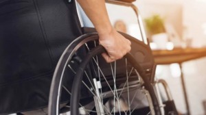 Πρόγραμμα 24 εκατ. ευρώ για «Προσβασιμότητα κατ’ οίκον», ωφελούμενοι 2.500 άτομα με αναπηρία