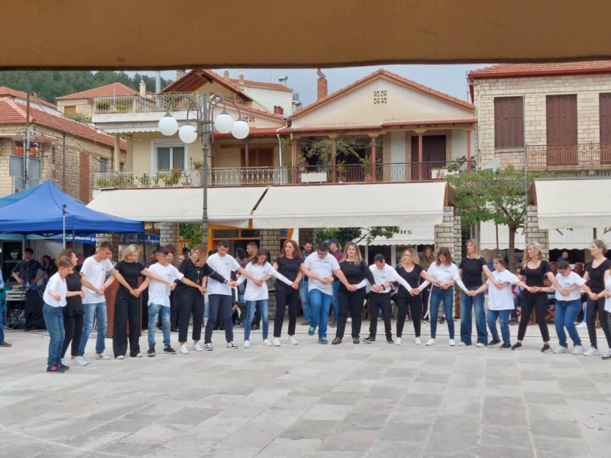 Το E.E.E.EK Αγρινίου συμμετείχε στο 18ο Μαθητικό Φεστιβάλ Παραδοσιακών Χορών στο Θέρμο (φωτο, βίντεο)