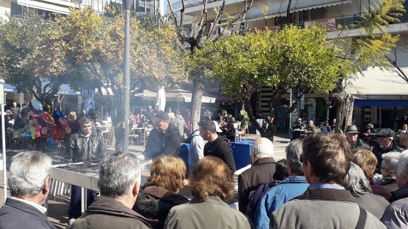 Τσικνίζοντας στο ηλιόλουστο Αγρίνιο!