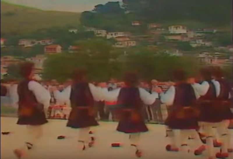 «H Aμφιλοχία χορεύει» σε βίντεο που παρουσιάστηκε στην ΕΡΤ το 1986