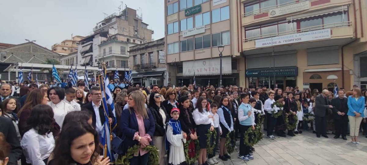Αγρίνιο: Επιμνημόσυνη δέηση και κατάθεση στεφάνων για την 25η Μαρτίου (εικόνες)