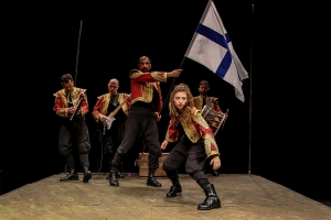 Η θεατρική παράσταση “Ελευθερία, ο ύμνος των Ελλήνων” από το ΔΗ.ΠΕ.ΘΕ. Πάτρας στις Καπναποθήκες Παπαστράτου στο Αγρίνιο (Τετ 4/8/2021 21:30)
