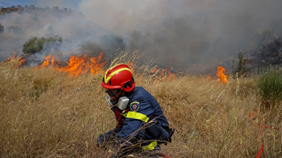 Συστάσεις από την Πυροσβεστική: Ειδοποιήστε μας αν δείτε φλόγα, καπνός υπάρχει παντού