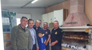 Πασχαλινό τραπέζι στο καθήκον για τους Πυροσβέστες του Αγρινίου