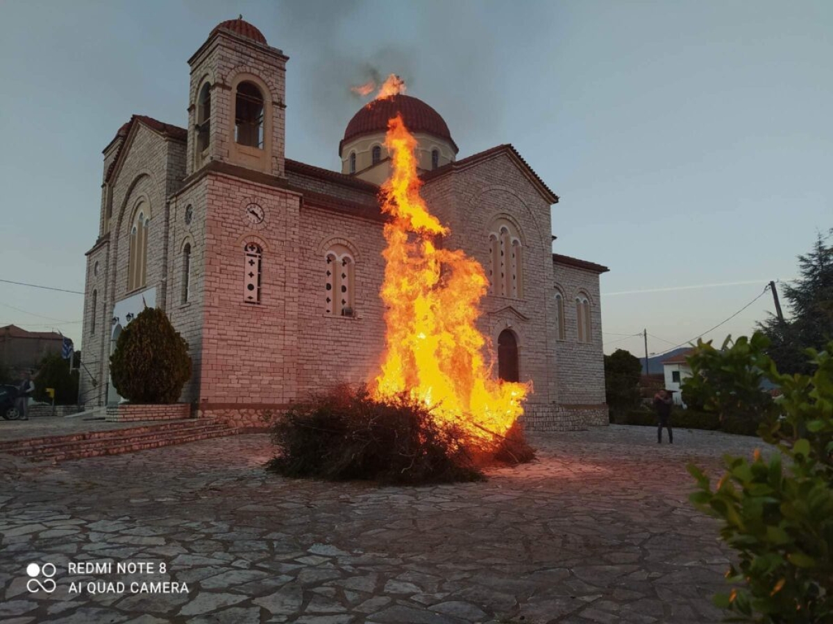 Έκαψαν τον Ιούδα σε Δρυμό και Μαχαιρά (φωτο)