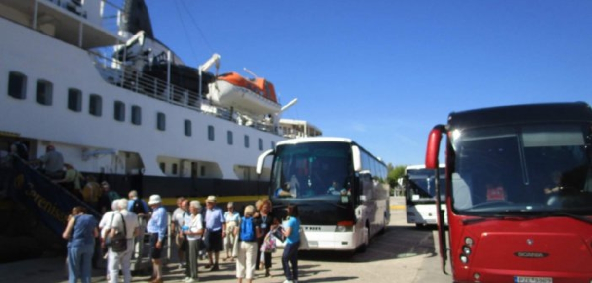 Με το κρουαζιερόπλοιο Serenissima ήρθαν στο Μεσολόγγι, Άγγλοι Βυρωνιστές (ΦΩΤΟ)