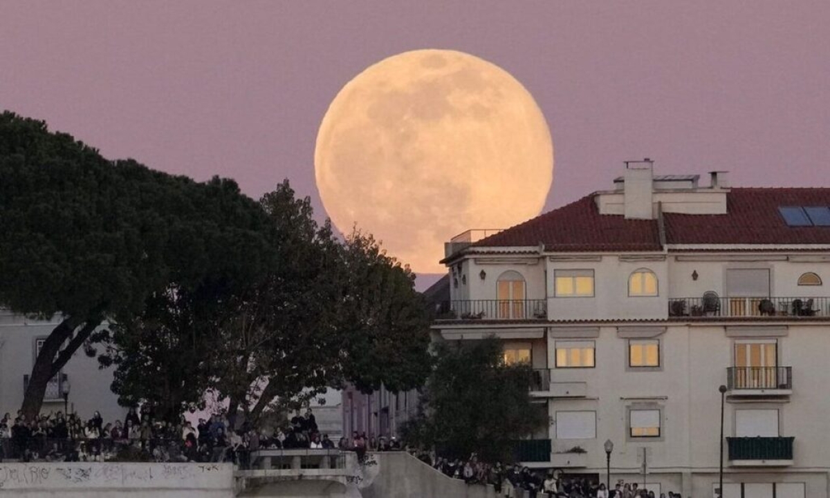 «Φεγγάρι της Φράουλας»: Πότε θα δούμε την πανέμορφη πανσέληνο του Ιουνίου