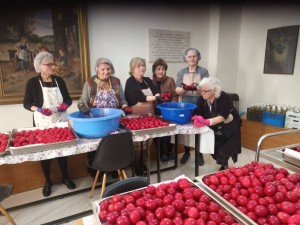 Αγρίνιο: Πάνω από 50 εθελόντριες ετοιμάζουν το Πάσχα στον Άγιο Δημήτριο με μεράκι