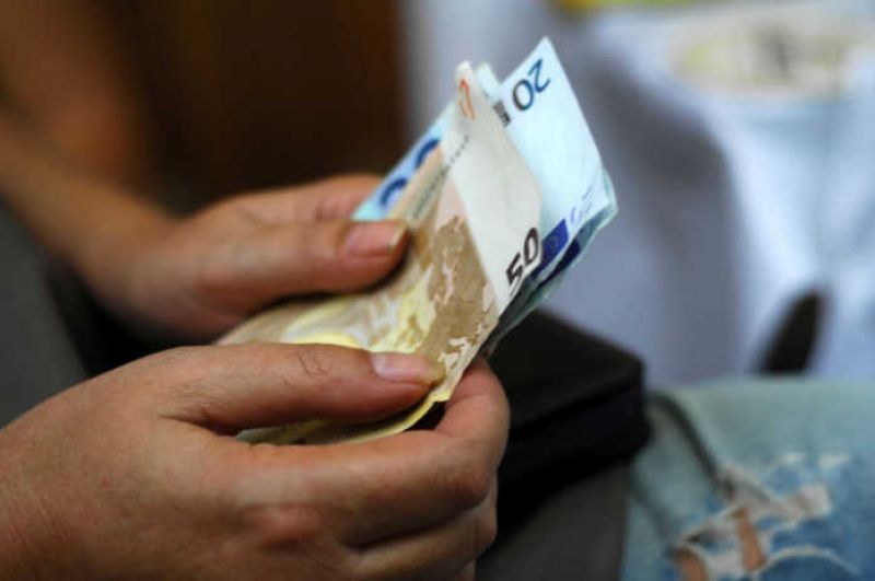 Αναδρομικά: Από το απόγευμα μπαίνουν στους λογαριασμούς – Ποιοι πληρώνονται