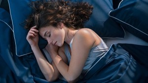 Γιατρός αποκαλύπτει: Γιατί δεν πρέπει να μένετε ξύπνιοι μετά τις 12