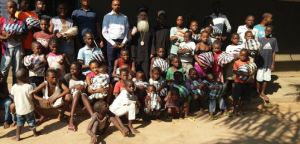 Χαμόγελα σε υποσιτισμένα παιδάκια της Κανάγκας του Κονγκό με “άρωμα” Αγρινίου! (φωτο)
