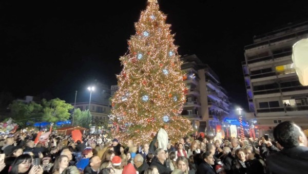 Αγρίνιο: Η «Μαγική Αυλή» στη γιορτή για το άναμμα του Χριστουγεννιάτικου Δέντρου