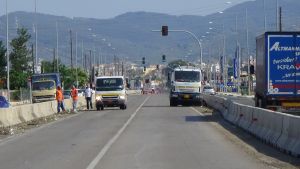 Καθαρισμός Εθνικής Οδού απο συνεργεία του Δήμου Αγρινίου