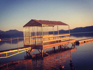 Αυτοψία έκρινε παράνομη την εξεδρα στην Δογρή Τριχωνιδας- τι λέει το Δίκτυο Ενεργών Πολιτών για τον Κώστα Πιστιόλα