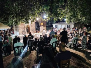 Πλήθος πιστών στην Αγρυπνία στον Άγιο Δημήτριο Αγρινίου στη μνήμη του Αγίου Παϊσίου