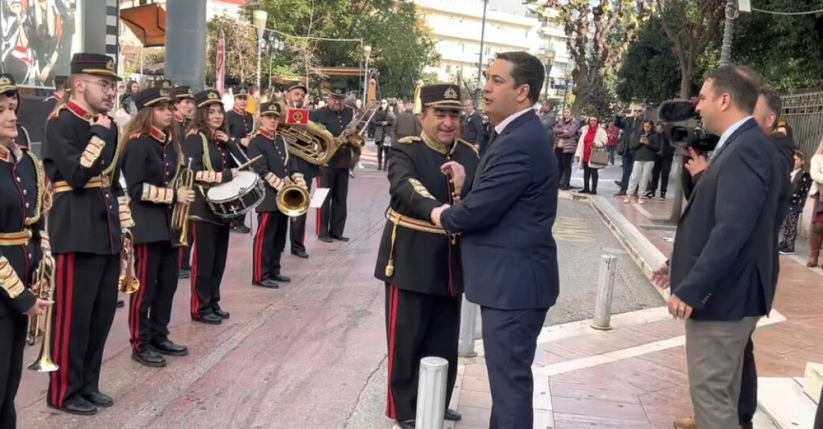 Πρωτοχρονιάτικα κάλαντα και ευχές στον δήμαρχο Αγρινίου (φωτο, βίντεο)