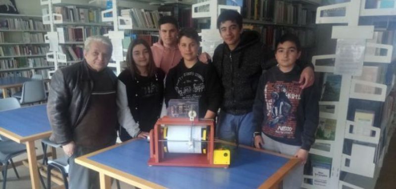 4ο Γυμνάσιο Αγρινίου: Μαθητές κατασκεύασαν σεισμογράφο – Με ανακυκλώσιμα υλικά μέσα σε διάστημα μόλις 10 ημερών