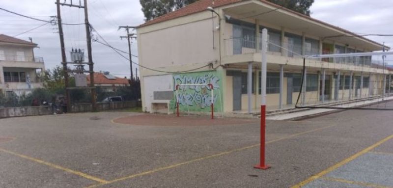 Γυμνάσιο Νεοχωρίου: Οι μαθητές χάραξαν γήπεδα στο προαύλιο του σχολείου (ΦΩΤΟ)