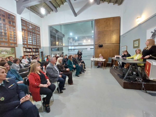 Αγρίνιο: Πλήθος κόσμου στην παρουσίαση του βιβλίου της Άννας Γαλανού, «Ζωές απέναντι» (εικόνες & βίντεο)