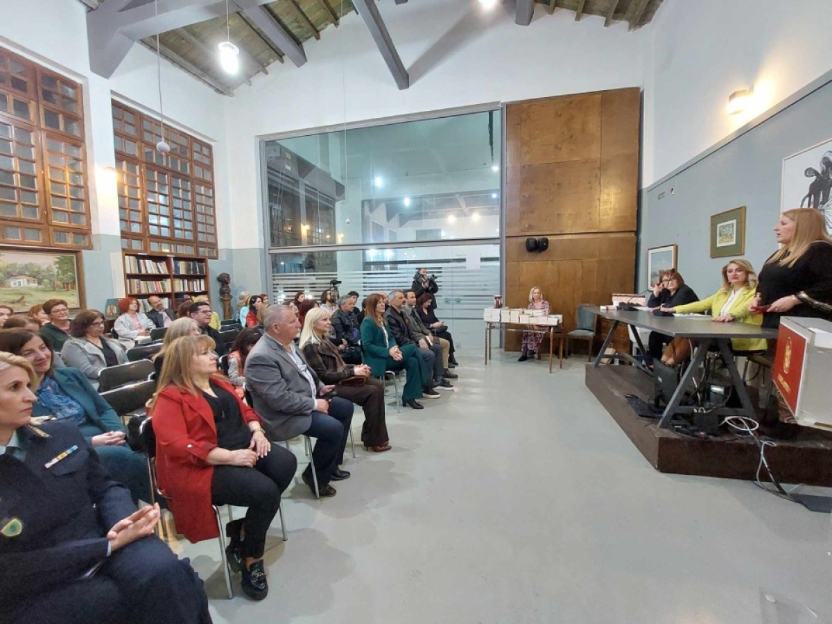 Αγρίνιο: Πλήθος κόσμου στην παρουσίαση του βιβλίου της Άννας Γαλανού, «Ζωές απέναντι» (εικόνες &amp; βίντεο)