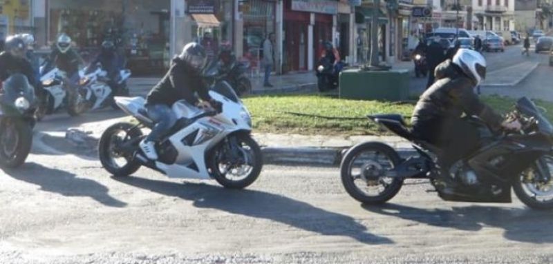 Γκρουπ μοτοσικλετιστών σε Αμφιλοχία και Θέρμο