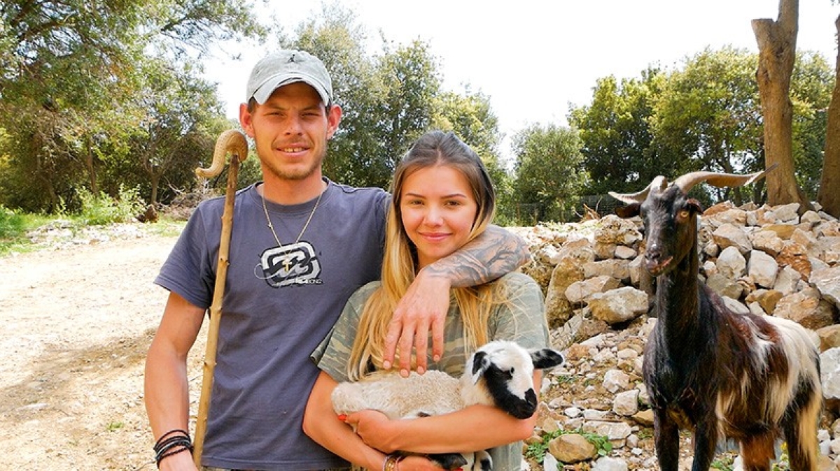 Εγκατέλειψαν την Αθήνα για να γίνουν κτηνοτρόφοι στο χωριό (βίντεο)