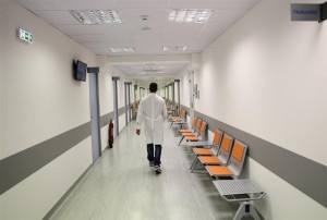 Προκηρύσσονται 196 μόνιμες θέσεις γιατρών στο ΕΣΥ: Τα νέα οικονομικά κίνητρα και οι άγονες περιοχές