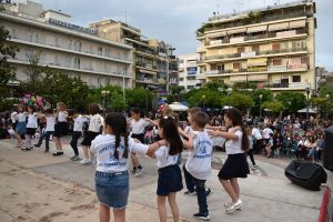 Αγρίνιο: Χορευτικά στην πλατεία Δημοκρατίας για τη λήξη των τμημάτων της ΚΕΔΑ (φωτο)