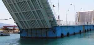 Ενισχύεται με προσωπικό η πλωτή γέφυρα στην Λευκάδα – Μέσω ΑΣΕΠ οι προσλήψεις