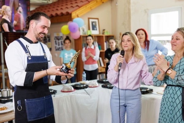ΑΓΡΙΝΙΟ: «Μικροί μάγειρες εν δράση» σέρβιραν γεύση και χαμόγελα
