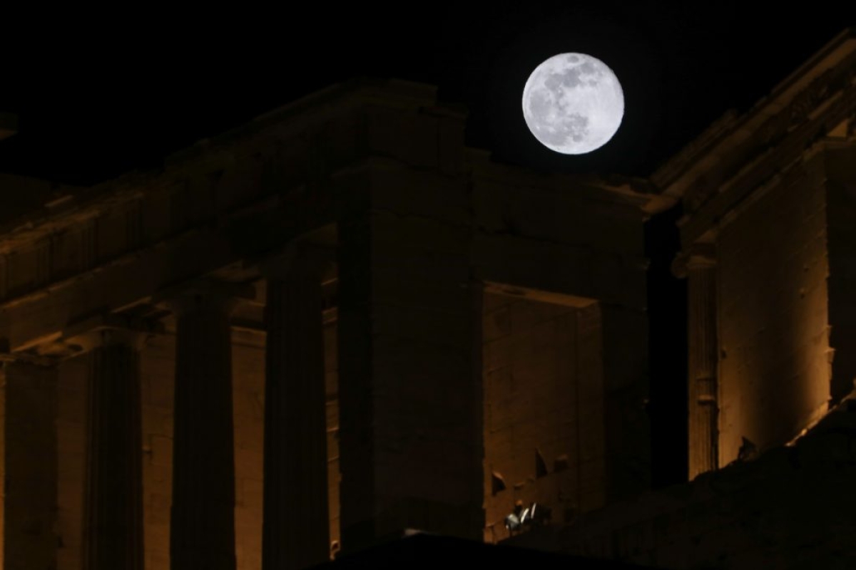 Πανσέληνος: Αύριο Τρίτη το μεγαλύτερο φεγγάρι της χρονιάς – Ανοιχτοί αρχαιολογικοί χώροι