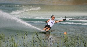 Εντυπωσίασαν οι αθλητές του water ski στη λίμνη Στράτου (φωτο)